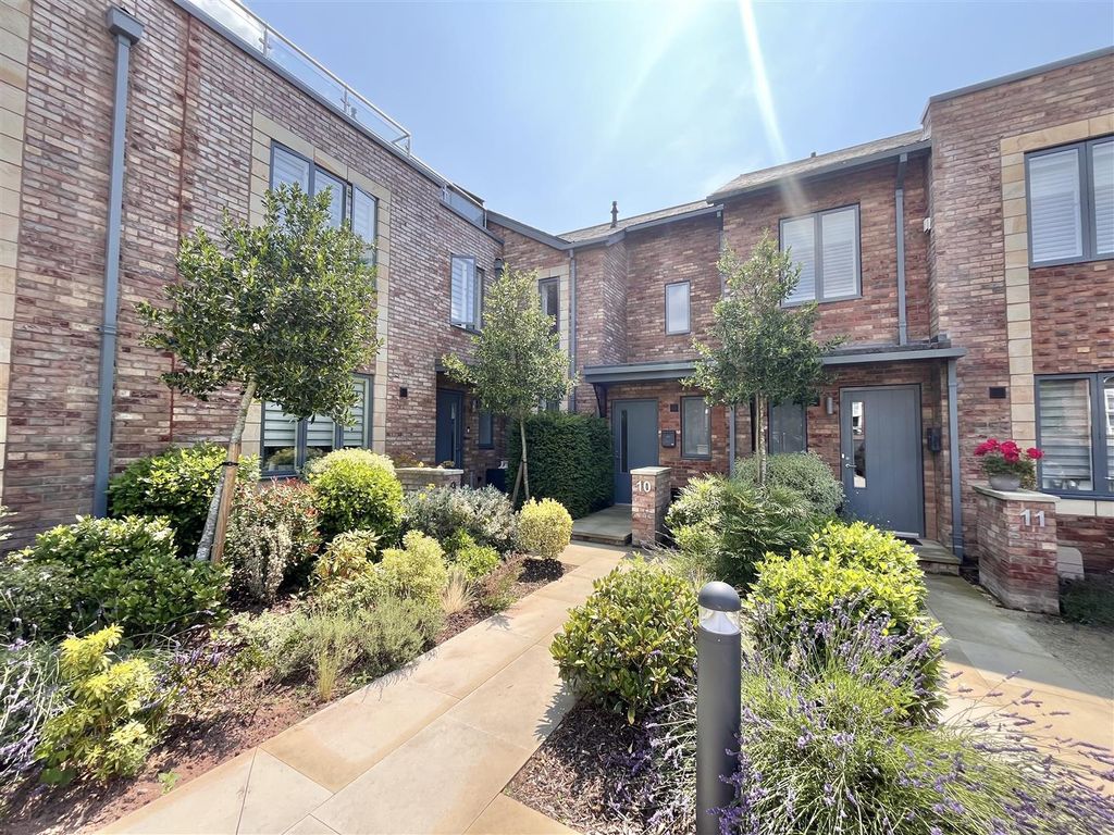 Property photo 3 of 21