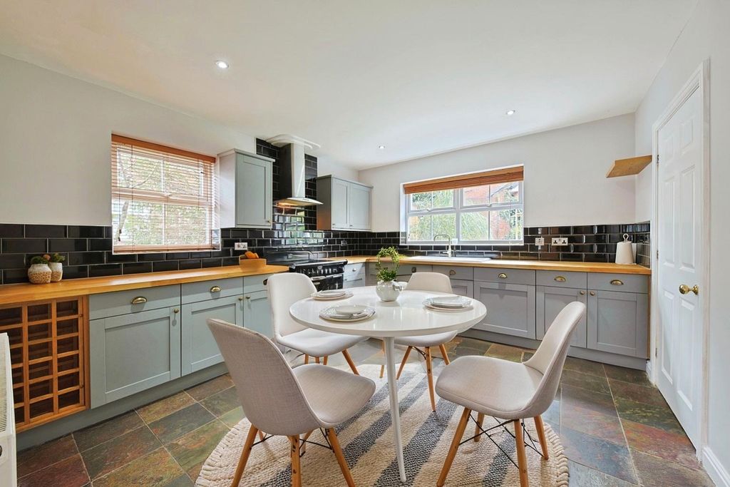 Property photo 2 of 10 4504955