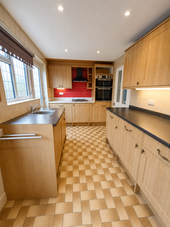Property photo 3 of 7 Kitchen