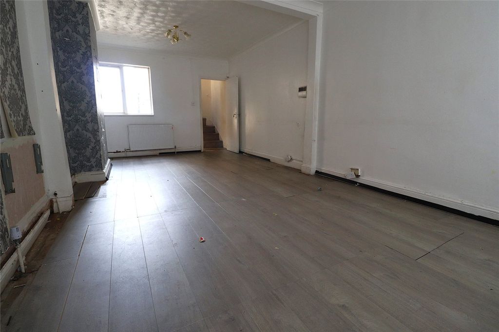 Property photo 2 of 11 Living Room