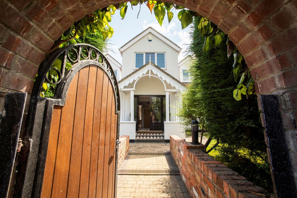 Property photo 1 of 34