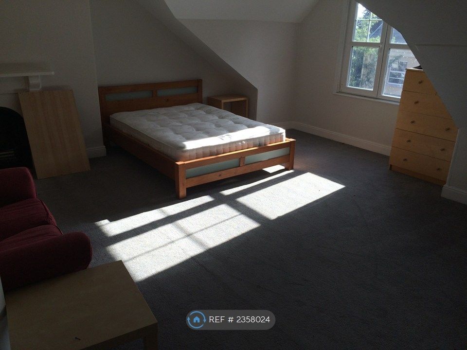 Property photo 3 of 8 Front Top Floor Bedroom