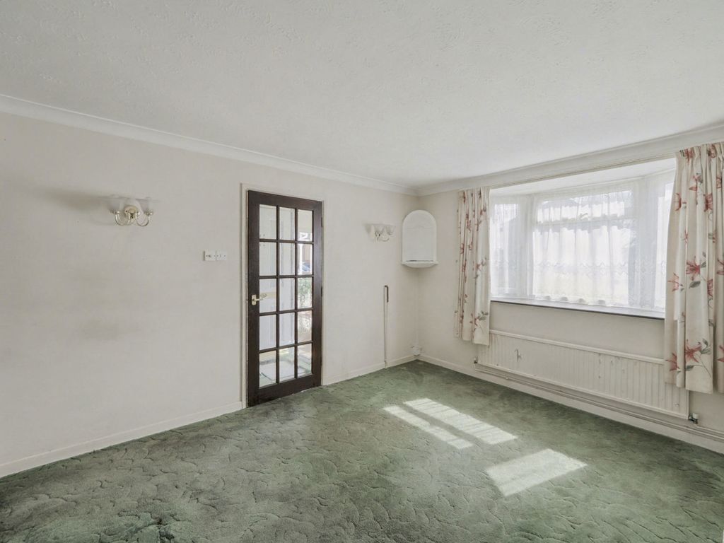 Property photo 2 of 12 20260411065604_P4100