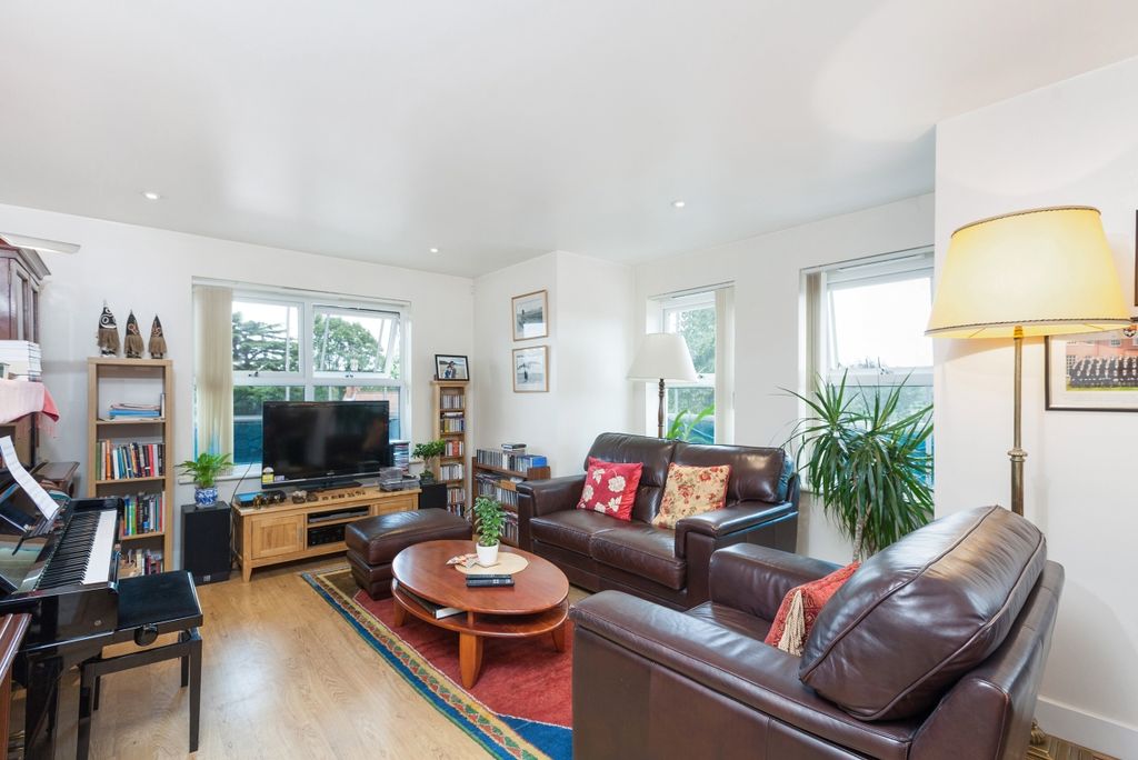 Property photo 2 of 16 12, Dene House Fp...