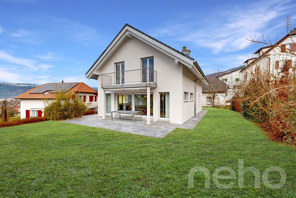 Property photo 2 of 12