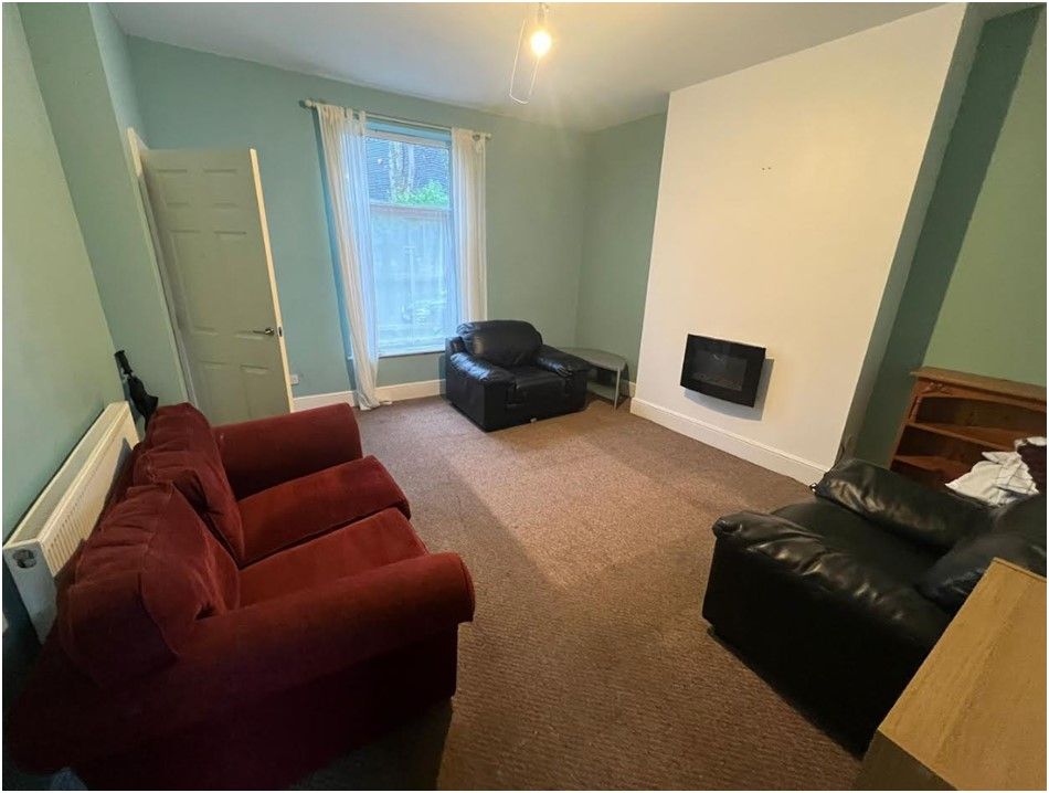 Property photo 2 of 7 Living Room