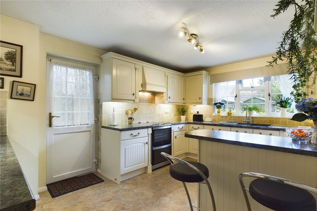 Property photo 2 of 25 Kitchen