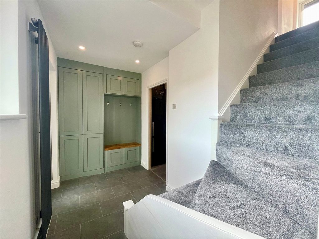 Property photo 2 of 17 Hallway