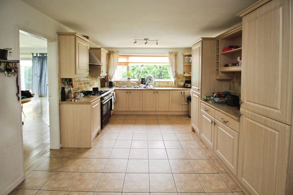 Property photo 3 of 22 Kitchen