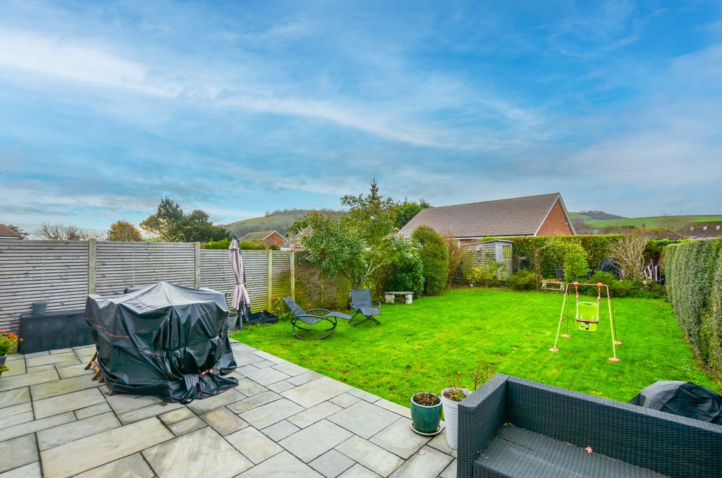 Property photo 2 of 26