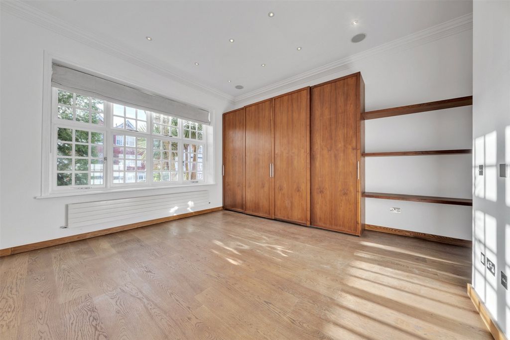 Property photo 2 of 27 Picture No. 08