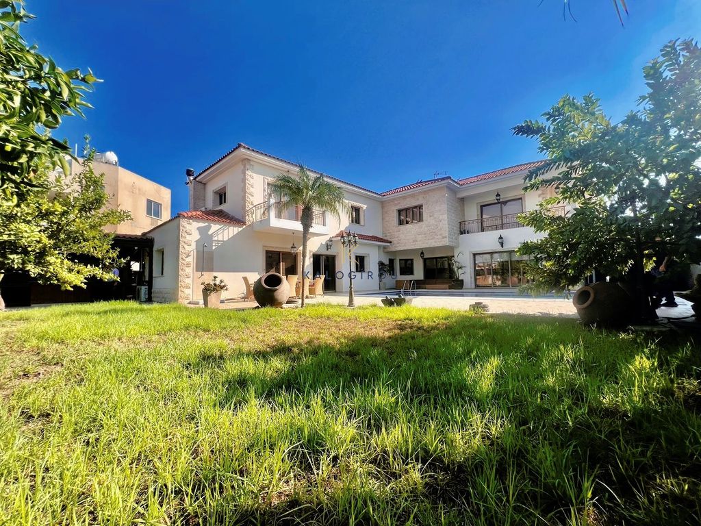 Property photo 2 of 32