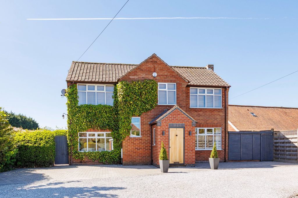 Property photo 1 of 32