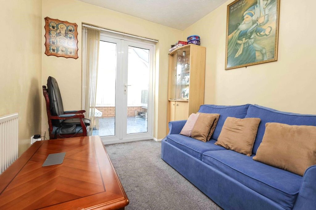 Property photo 3 of 23 Picture No. 24