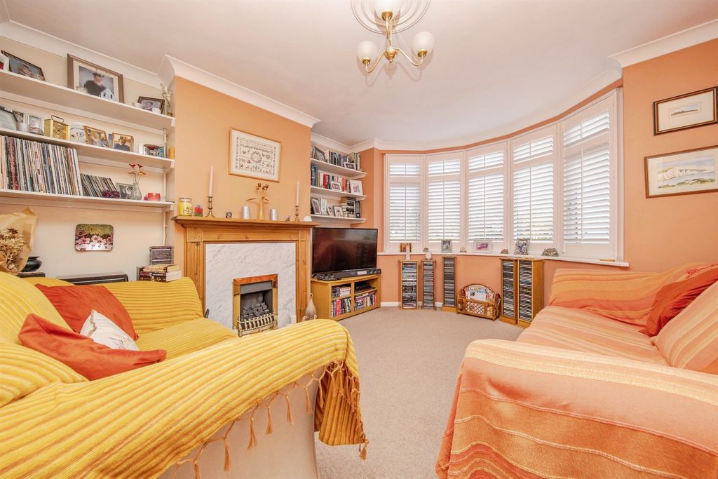 Property photo 2 of 17