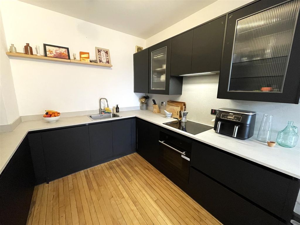 Property photo 3 of 16 Kitchen