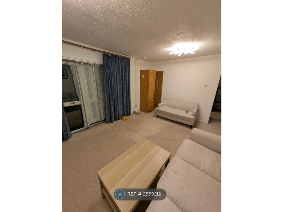 Property photo 3 of 16 Living Room