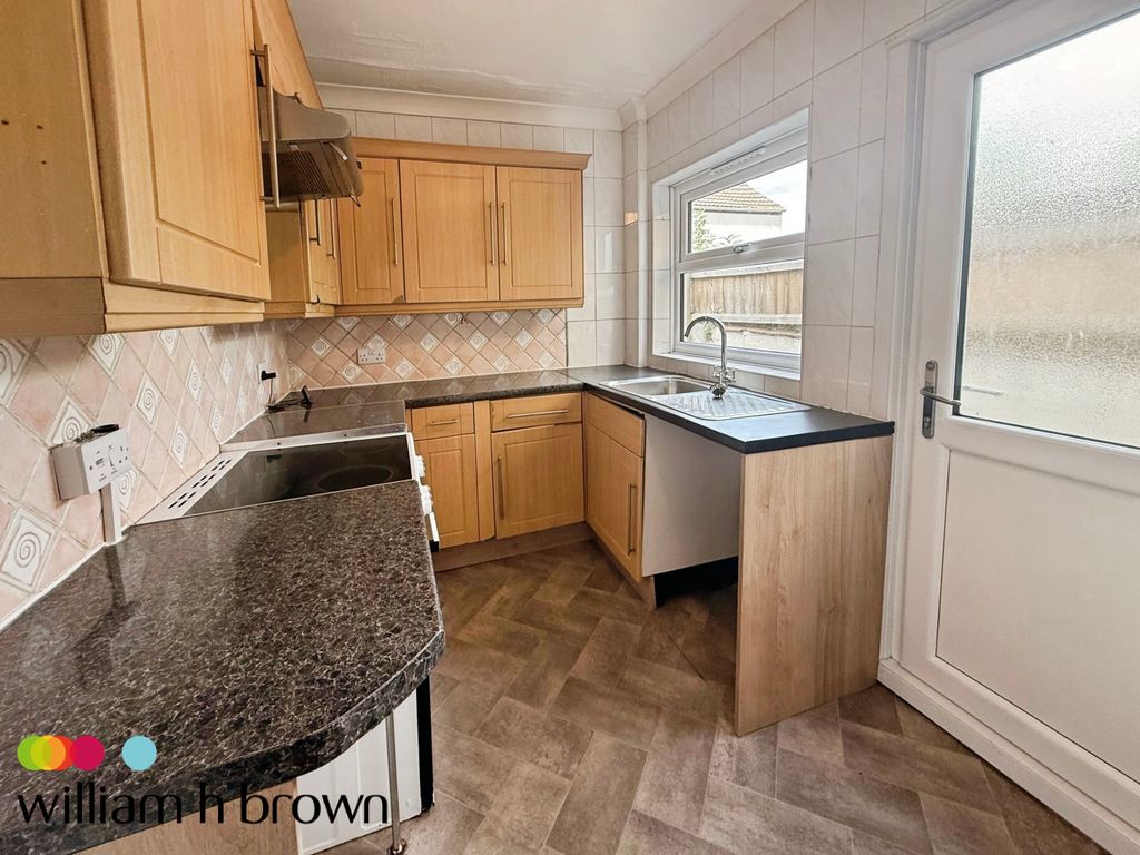 Property photo 2 of 7 Kitchen