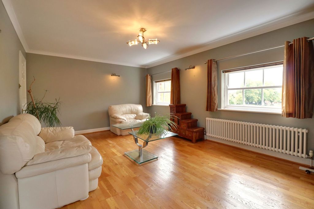 Property photo 3 of 11