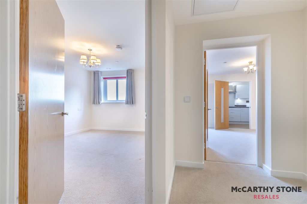 Property photo 3 of 23 8623918-Interior03.Jpg