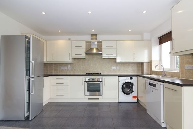 Property photo 3 of 12 Kitchen