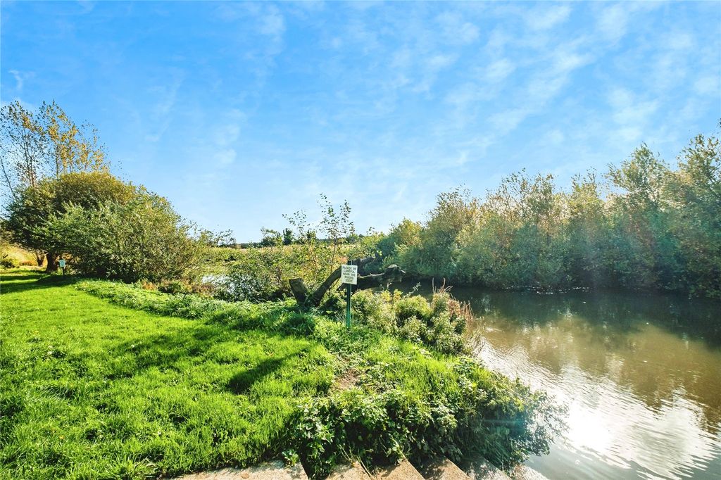 Property photo 1 of 18 General View