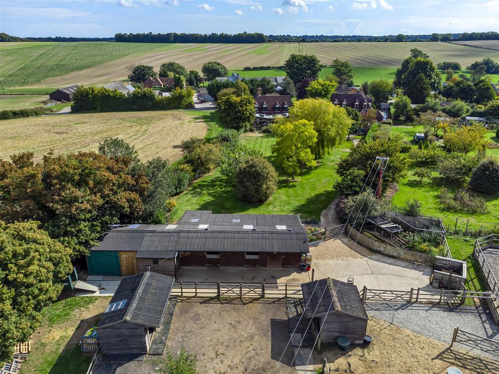 Property photo 2 of 34 Equestrian Complex