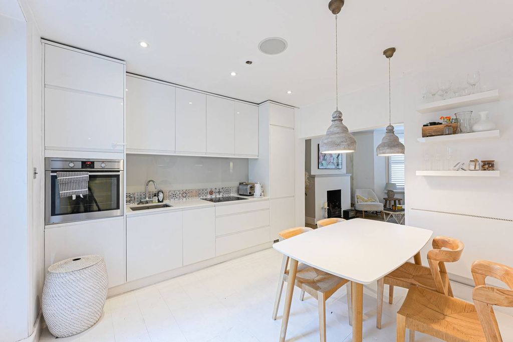 Property photo 3 of 8