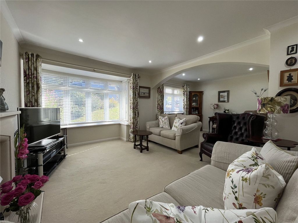 Property photo 2 of 23 Picture No. 11
