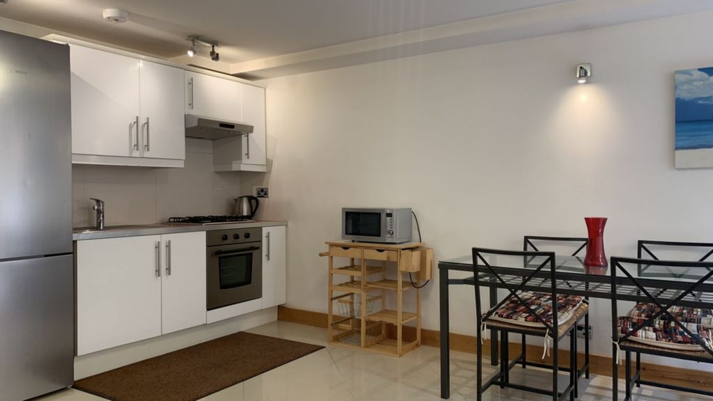 Property photo 3 of 8 Photo 6