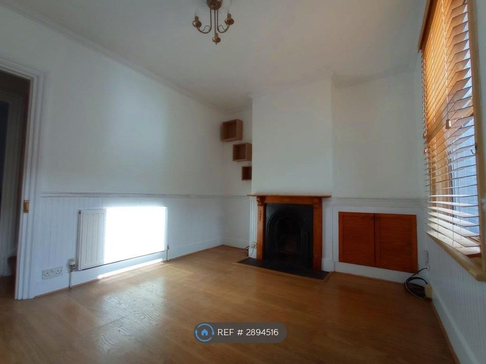Property photo 3 of 14 Lounge