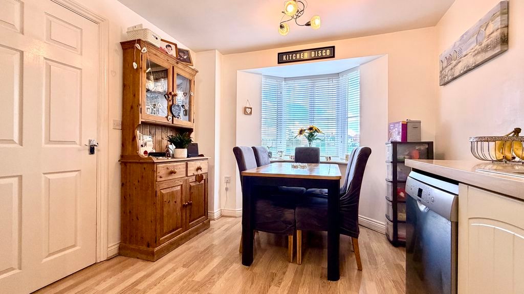 Property photo 3 of 12 Dining Area