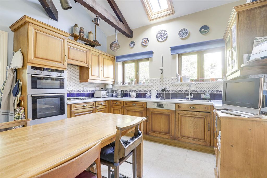 Property photo 2 of 22 10110.Jpg