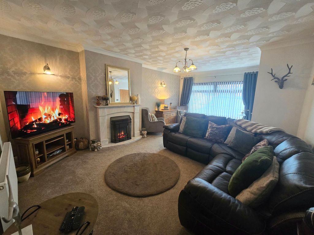 Property photo 2 of 25 Lounge/Diner