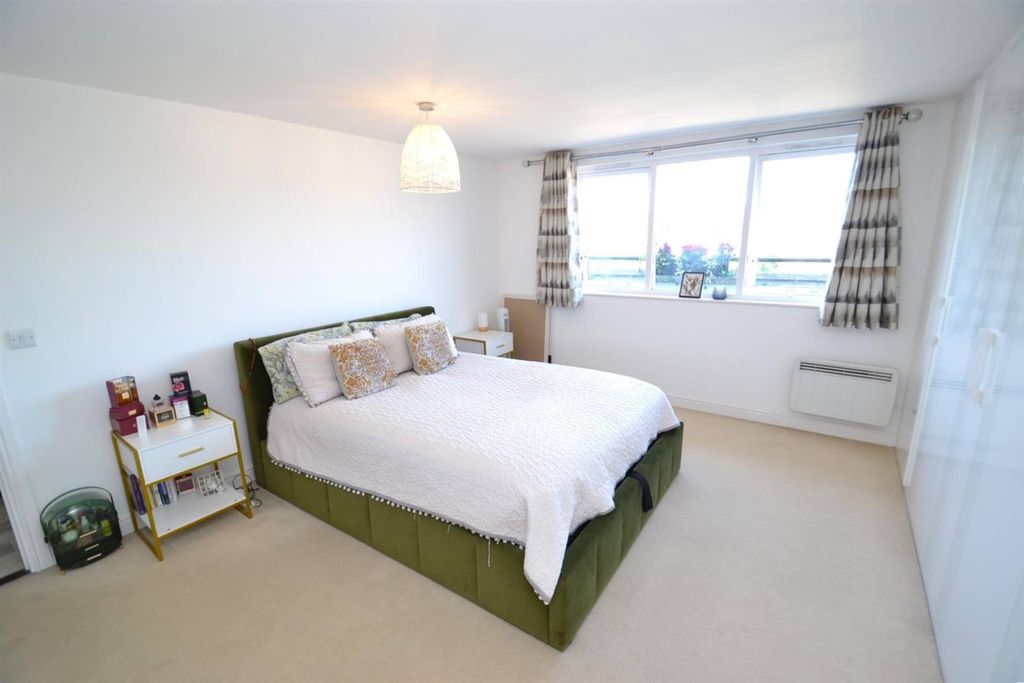 Property photo 2 of 18 Photo