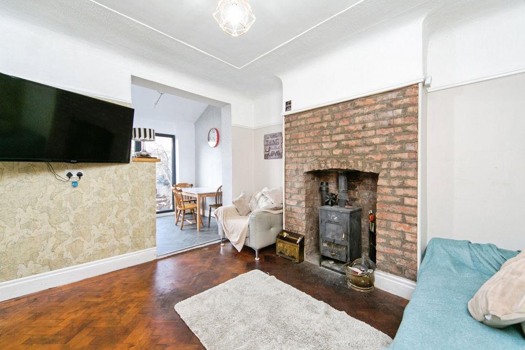 Property photo 3 of 17 Lounge