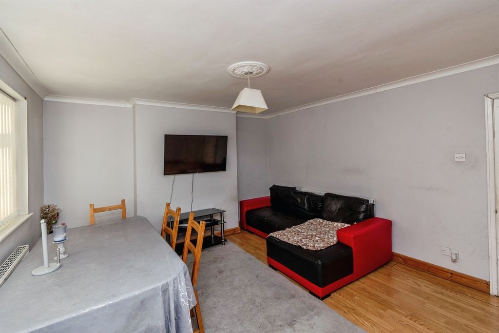 Property photo 2 of 22