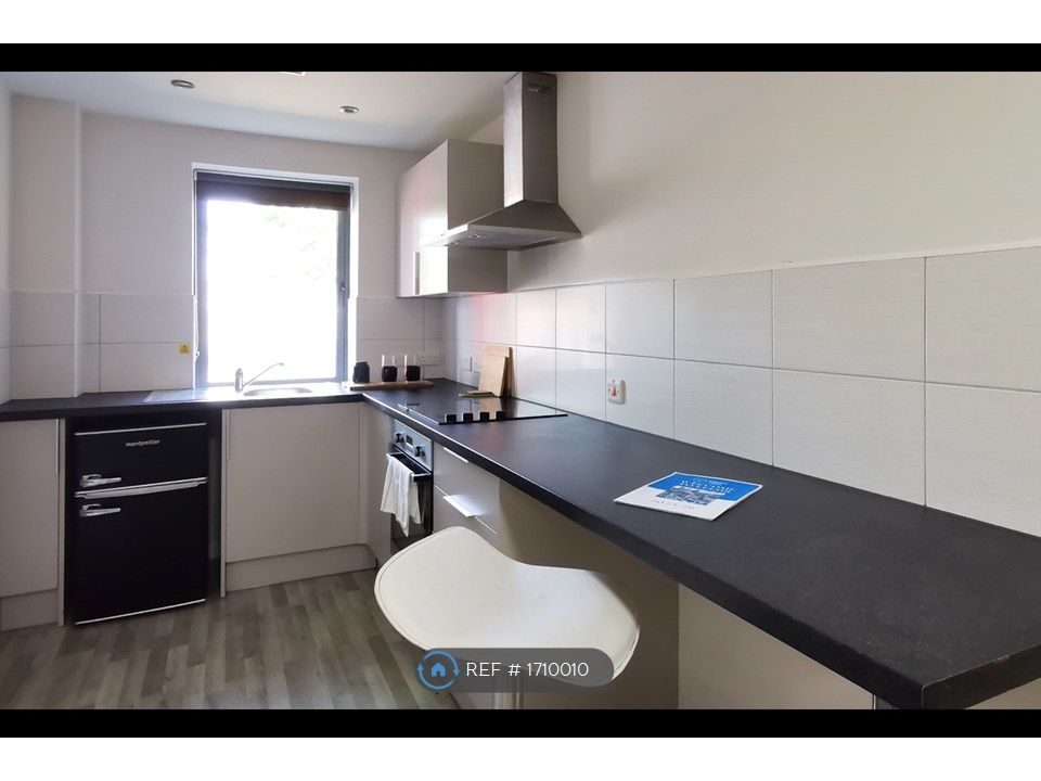 Property photo 3 of 6 Kitchen
