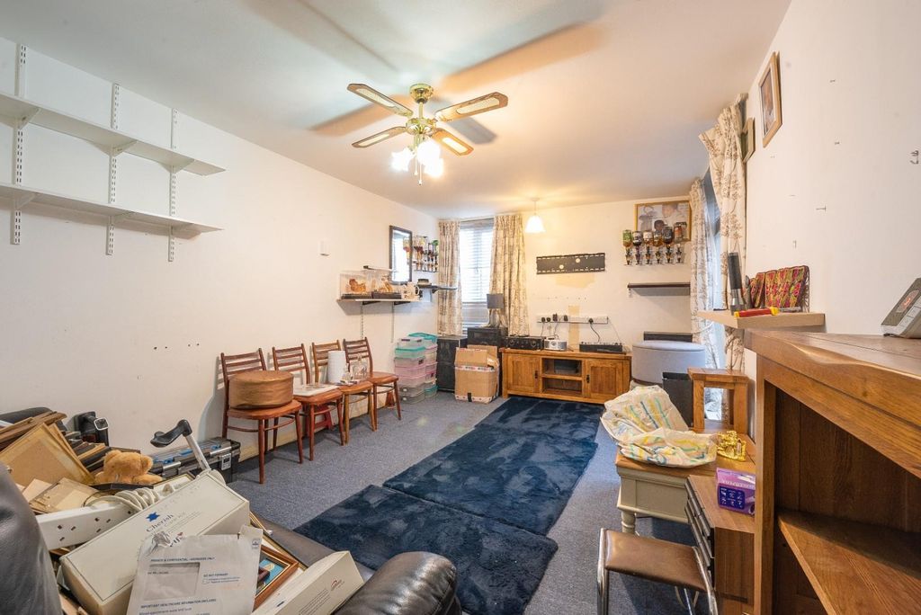 Property photo 1 of 9 Reception