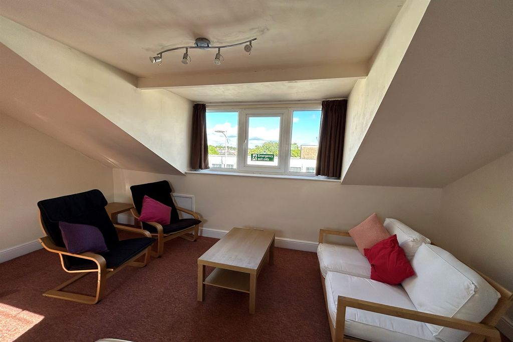 Property photo 1 of 15 (Main)