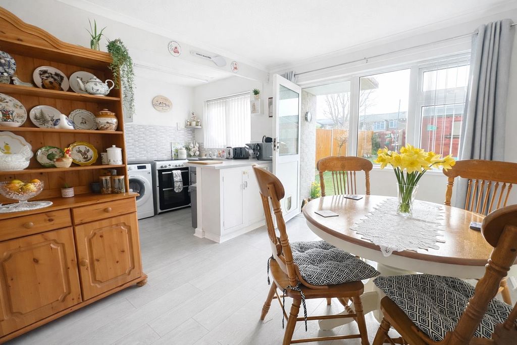Property photo 2 of 13 Kitchen Diner.Png