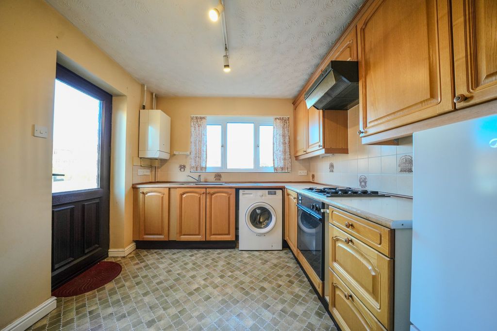 Property photo 2 of 20