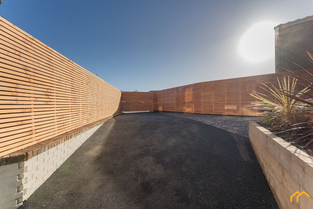 Property photo 3 of 49