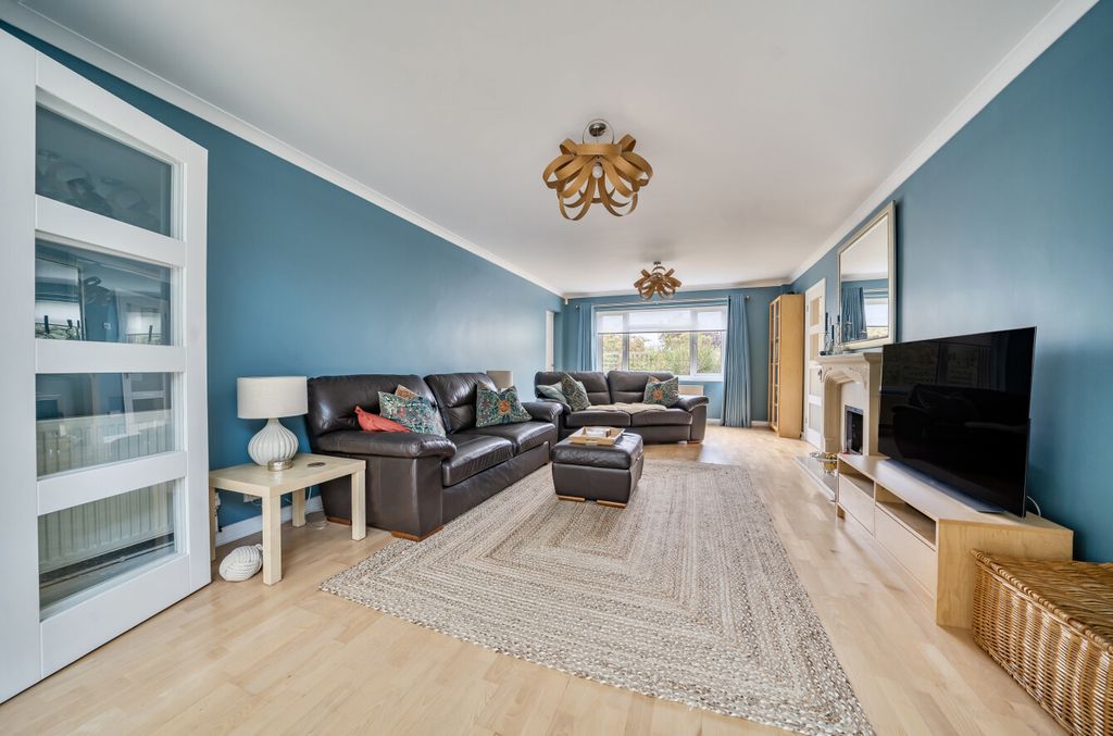Property photo 3 of 26 1353208-20-68Cadb...