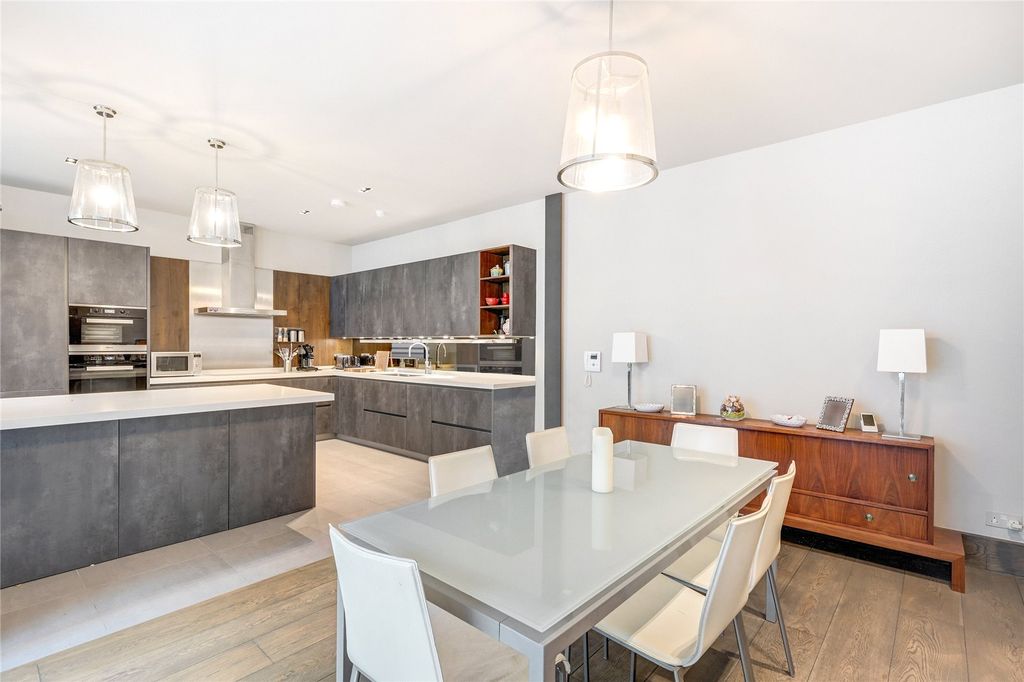 Property photo 2 of 15 Kitchen/Dining
