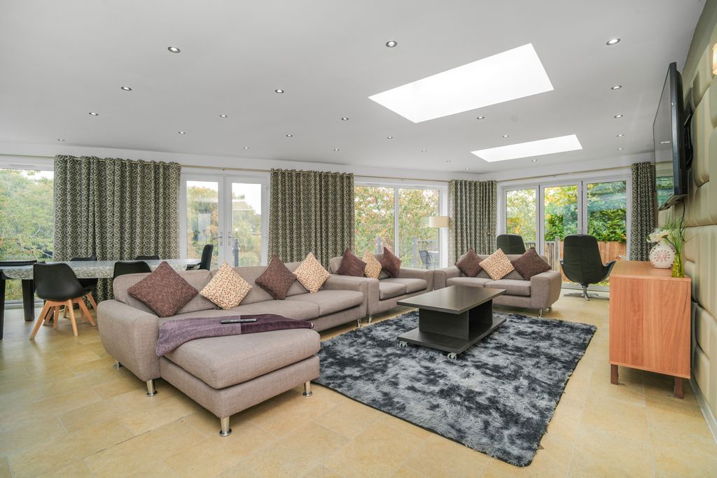 Property photo 1 of 61