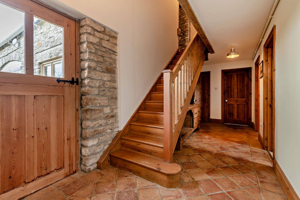 Property photo 3 of 14 Image