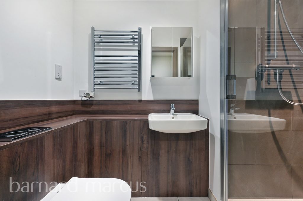 Property photo 3 of 7 Bathroom