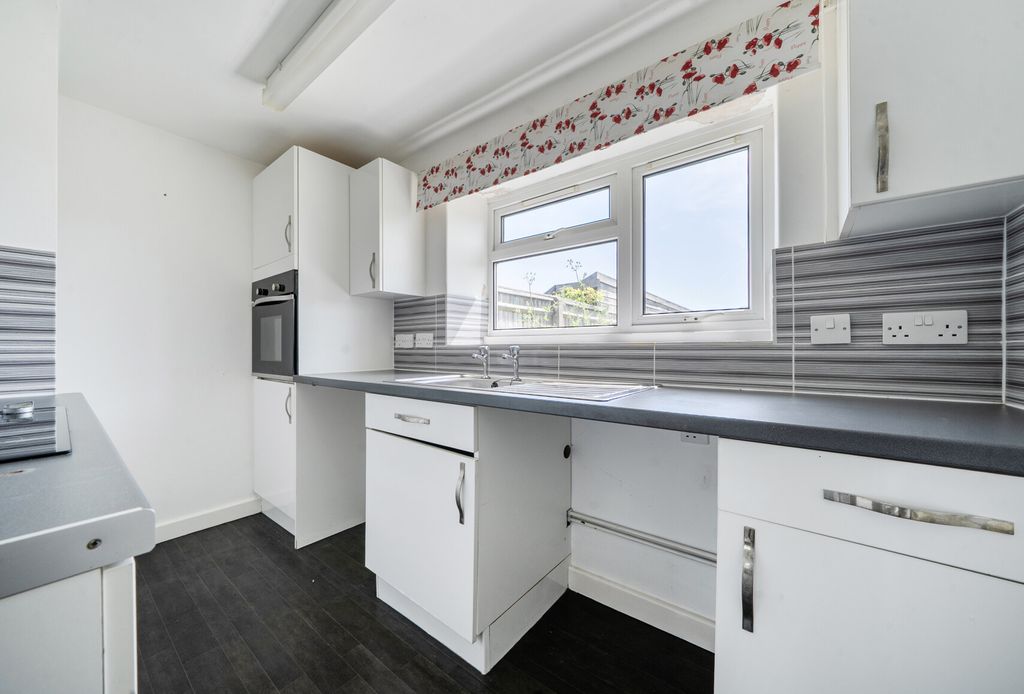Property photo 2 of 16 1467751-10-6A1819...