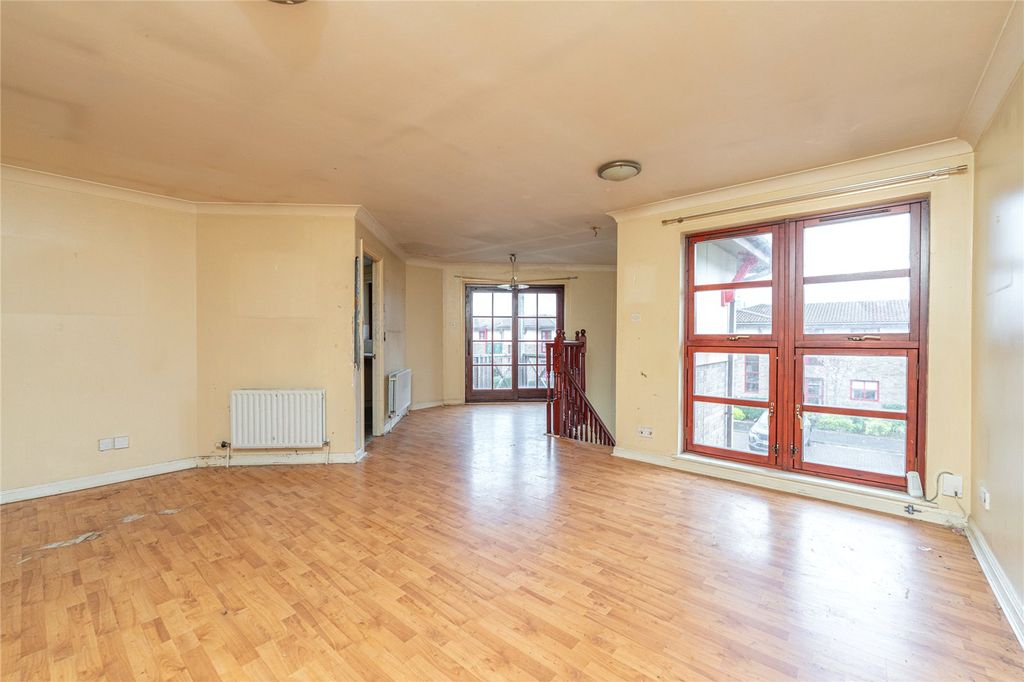 Property photo 2 of 21 Lounge